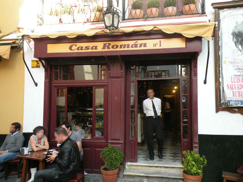 Fachada de madera de Casa Román